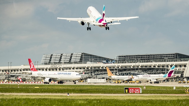 Stuttgart Airport Start in den Sommer